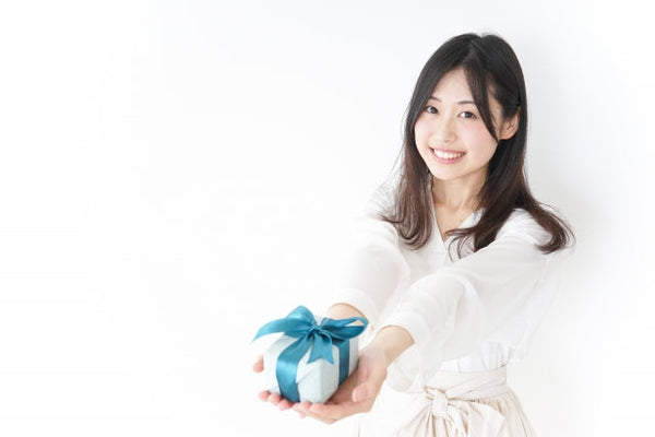女子の先輩に贈る卒業プレゼントおすすめ20選！喜ばれる選び方ガイド