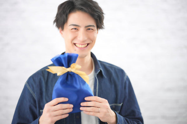 旦那・夫の誕生日プレゼントで喜ばれる人気ギフト｜年代別おすすめ