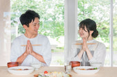 夫婦箸をプレゼントする意味とは？結婚祝いに喜ばれる理由や縁起・タブーを解説